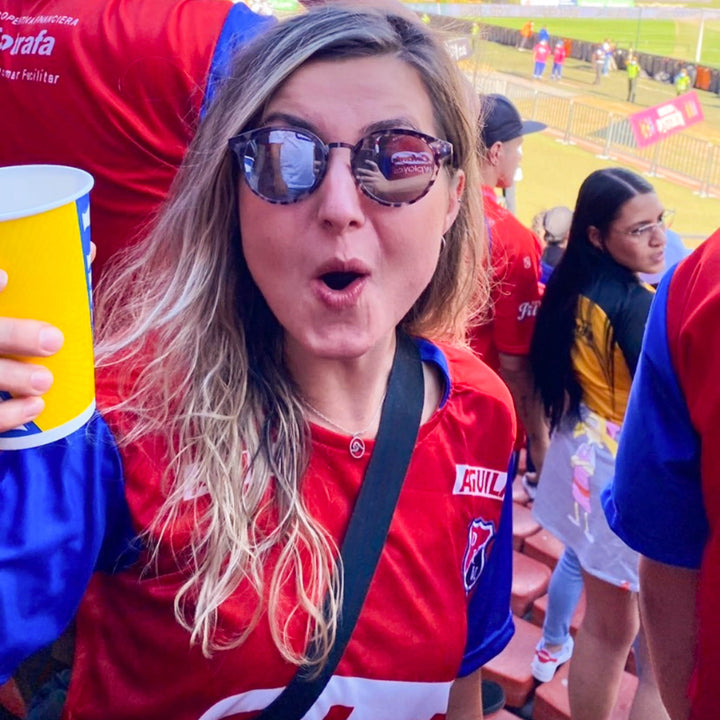 Mujer en un partido de Futbol. 