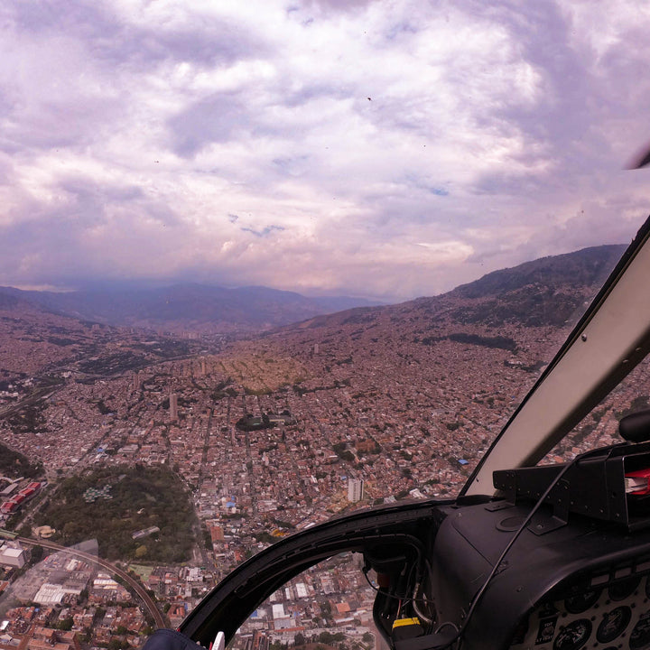 Vista en helicóptero de la cuidad. 